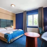 B&B Finezja Fizjomed 푸스트코보